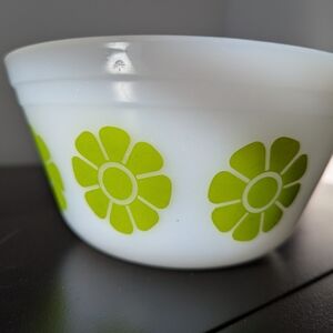 Federal Glass Daisy Mixing Bowl Green Floral Vintage